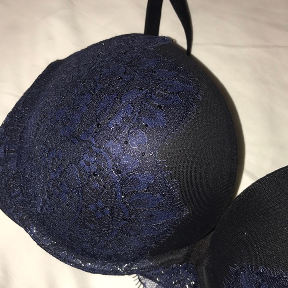 Victoria's Secret very sexy push-up bra - Picture 2 of 4